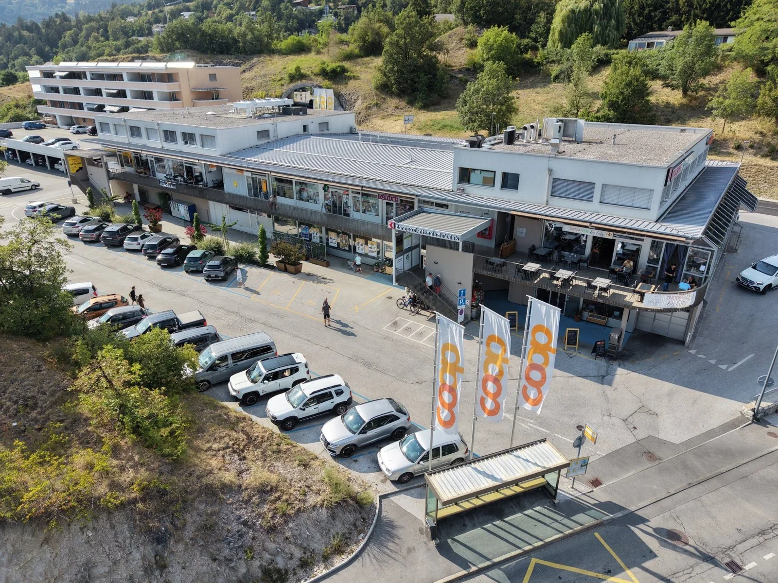 Centre commercial Coop, Grimisuat — Photographie de l’immeuble
